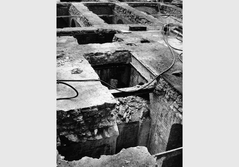 Abtragung der Kellergewölbe unter dem Ehrenhof des Pergamonmuseums