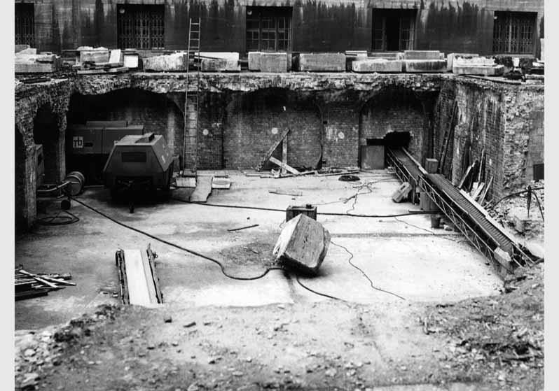 Abtragung der Kellergewölbe unter dem Ehrenhof des Pergamonmuseums