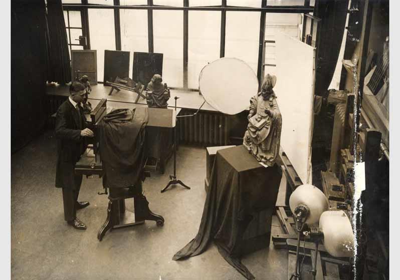 Blick in das Atelier des Fotografen Gustav Schwarz im Pergamonmuseum