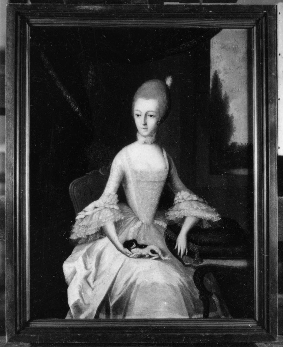 Porträt einer Frau in einer Robe à la Française mit einem Bologneserhündchen