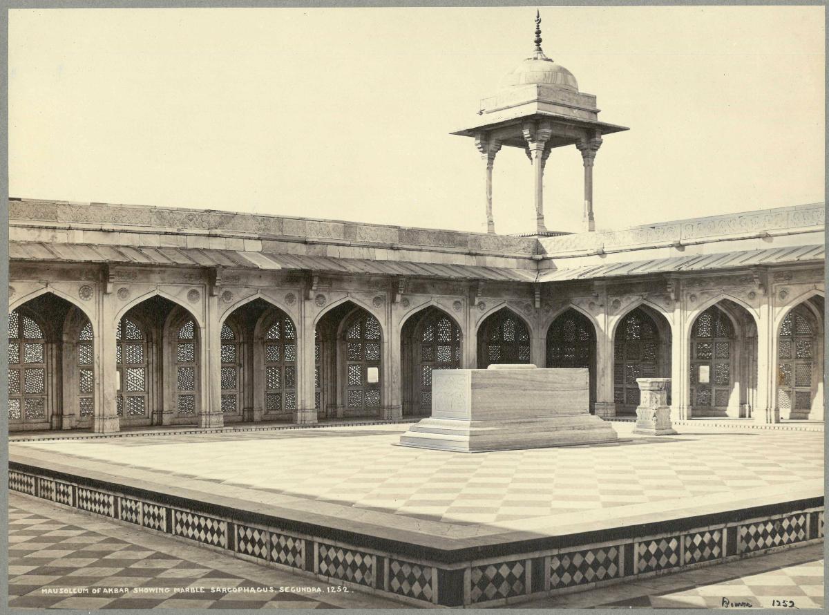 Fatehpur Sikri, Mausoleum Akbars I., Marmorsarkophag