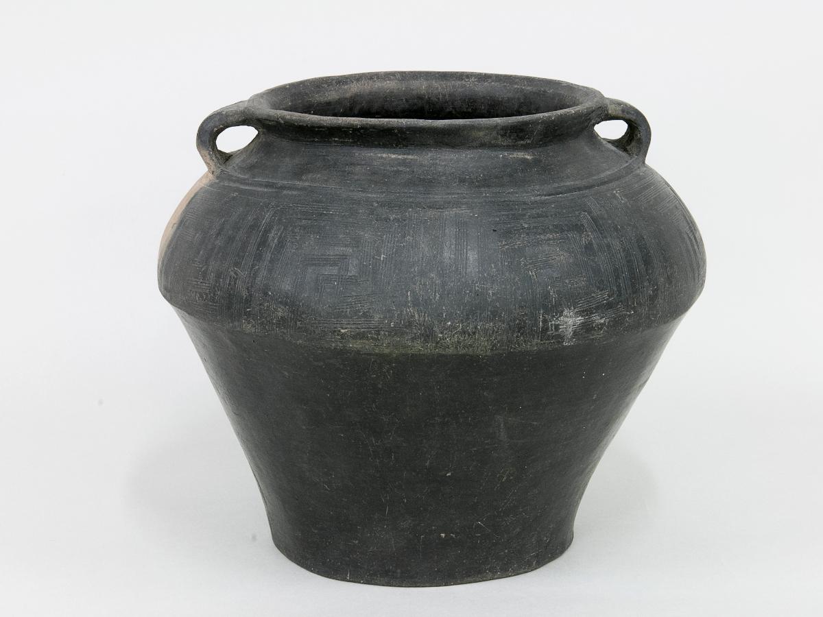 Amphora mit Mäanderverzierung