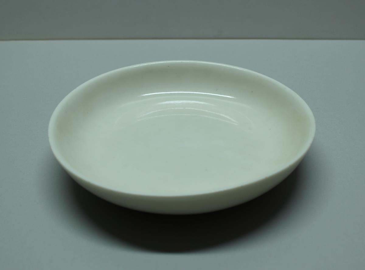 Flache Porzellanschale