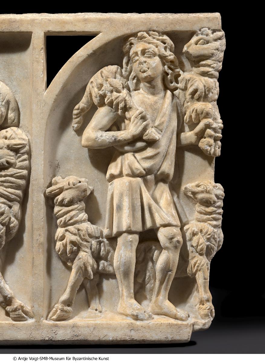 Fragment vom Deckel eines Sarkophags (rechter Teil)