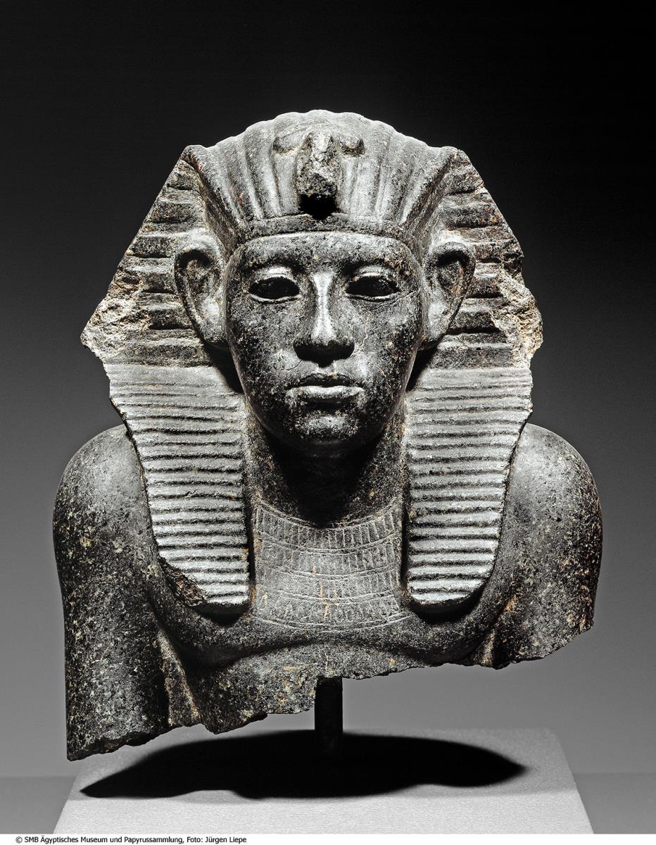 Oberteil einer Königsstatue Amenemhet III.