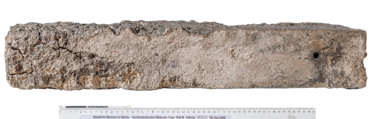 Bleitafel mit Bauinschrift des assyrischen Königs Tukulti-Ninurta I.