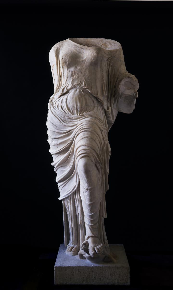 Statue der sogenannten Aphrodite auf der Schildkröte (Aphrodite Brazzà)