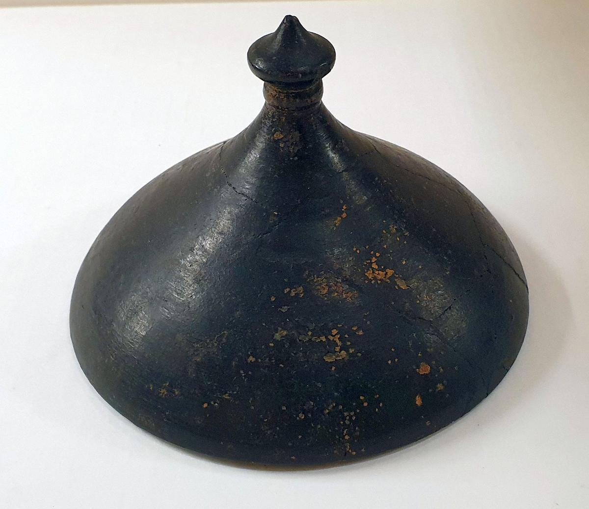 Schwarzer Topfdeckel