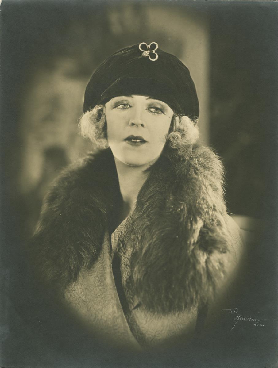 May Hanbury, Pressefoto für den Film "Jedermanns Weib"