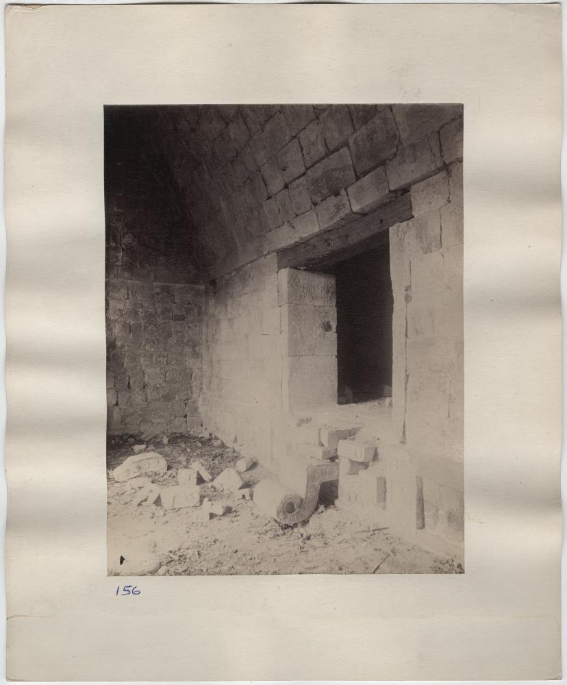 "Casa 1. Treppe in einem Zimmer"