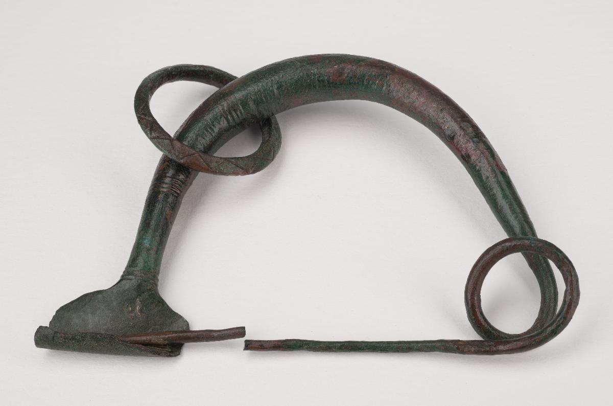 Bogenfibel mit Ringanhänger