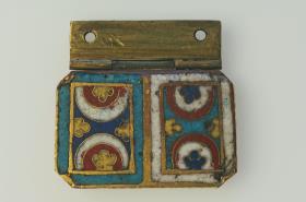 Fragment einer Grubenschmelzplatte