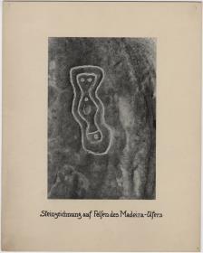 Steinzeichnung auf Felsen des Madeira-Ufers
