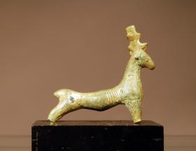 Griff eines Gerätes in Form eines Hirschs