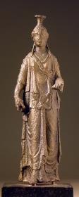 Römische archaisierende Statuette einer Göttin mit Polos