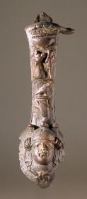 Römischer Kannenhenkel mit bildlicher Verzierung in Relief (ägyptische Motive), als Daumenauflage oben Uräusschlange, ...