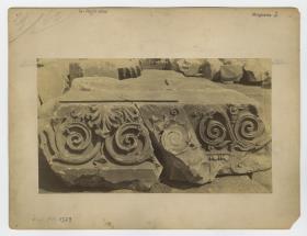 Magnesia am Mäander, Artemision, Antenkapitell