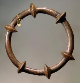 Ring mit sechs Knoten, "athletischer Ring"