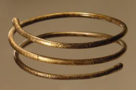 Armring mit drei Windungen