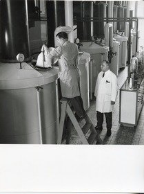 Doornkaat, Mitarbeiter und Produktionsleiter (vermutlich) an der Destillieranlage