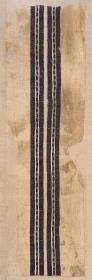 Fragment aus dem Vorder- oder Rückenteil einer Tunika mit Zierstreifen