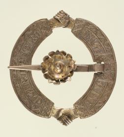 Ringspange mit Handtreue-Darstellung