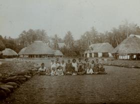 "Dorfstraße in Toga auf Savaii. Samoa."
