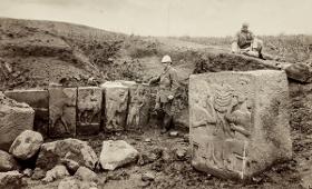 Reliefs bei Sendschirli - Ansicht von Süden her