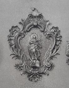 Maria auf der Erdkugel in reichem Rahmen