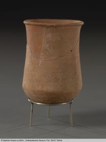 Konkaver Becher