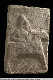 Orthostatenrelief mit Darstellung eines Reiters