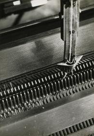 Detail einer Strickmaschine