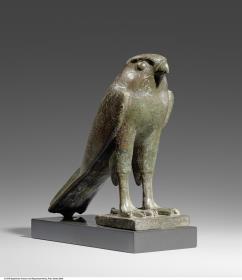 Statuette des Gottes Horus in Gestalt eines Falken