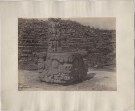 Altar und Stele D. Blick nach Norden.