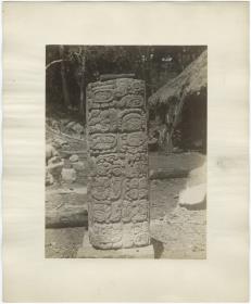 Zylindrische Stele 11, Rückseite. ("1. Zeile links: 10 ahan. 2. Zeile links: die gewöhnliche Hand.")