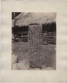 Zylindrische Stele 11, Südseite.