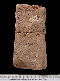 Apotropäisches Relief mit Darstellung eines sechslockigen Mannes