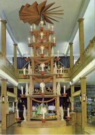 Seiffen / Erzgeb. (Kr. Marienberg) staatlich anerkannter Erholungsort. Erzgebirgisches Spielzeugmuseum 6m hohe Pyramide