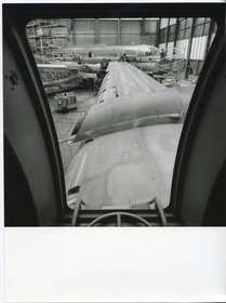 Dornier Flugzeugbau, Blick aus einem Atlantik-Seeaufklärer in die Montagehalle
