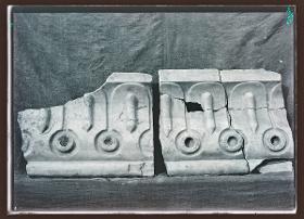 Marmor, Gips und Holz: Marmorfragmente (Ornament Nr. 22)