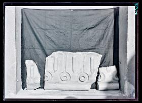 Marmor, Gips und Holz: Marmorfragmente (Ornament Nr. 22)