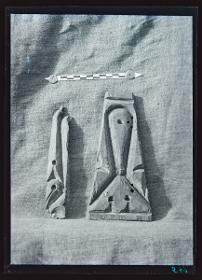 Marmor, Gips und Holz: Holzfragment (Ornament Nr. 54)