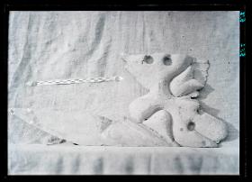 Marmor, Gips und Holz: Holzfragment, Sam 652