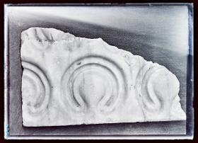 Marmor, Gips und Holz: Marmorfragmente (Ornament Nr. 146)
