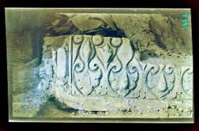 Grabung im al-Dschausaq al-Chaqani, Wand südlich der Moschee (Ornament Nr. 100)