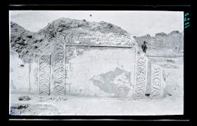 Grabung im al-Dschausaq al-Chaqani, Harem, Kuppelraum,  Umgang (Ornament Nr. 49)