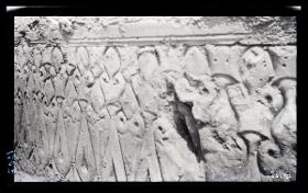 Privathäuser, Stuck, über frühislamischen Friedhof (Ornament Nr. 96)