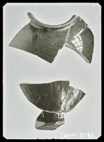 Monochrom glasierte Keramik