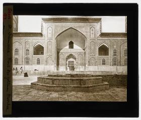 Die moderne Stadt, Front der goldenen Moschee