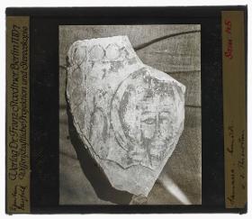 Wandmalereien, Fragment einer Bildsäule
